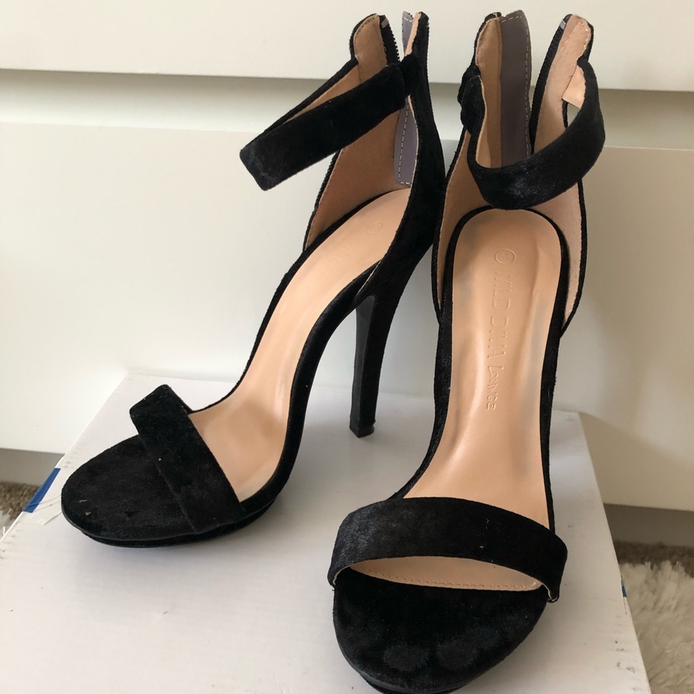 Like New Ankle strap faux suede heels